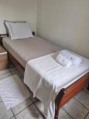 Quarto no Jd Satélite Prático e Arejado prox Dutra e Shoppings